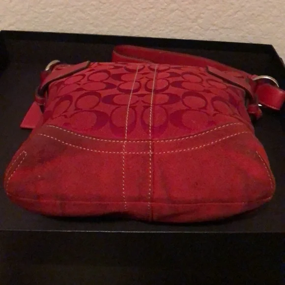 Coach purse medium size in red - Picture 5 of 8
